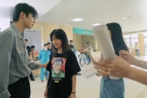 小八娱乐吃瓜,揭秘娱乐圈幕后故事，带你领略娱乐八卦的魅力